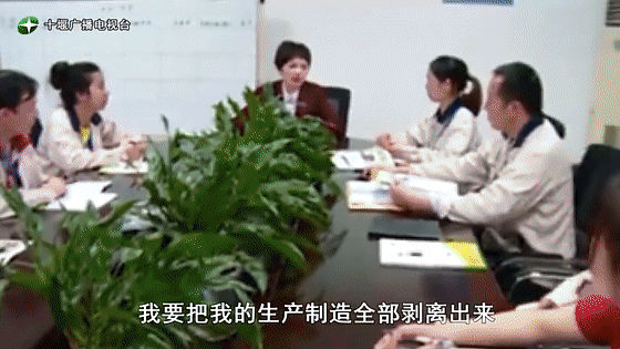 創業是一條無比艱辛的路,創新更是無限風光在險峰。在男性為主導的商海里,女性創業創新需要鼓足十萬分的勇氣和力量,是挑戰未來成功的小概率事件。而十堰姑娘楊麗便是這小概率事件中的一個傳奇,也是女性創業創新的榜樣。今天就來認識這位傳奇女性-興千田集團楊麗。 創業是一條無比艱辛的路,創新更是無限風光在險峰。在男性為主導的商海里,女性創業創新需要鼓足十萬分的勇氣和力量,是挑戰未來成功的小概率事件。而十堰姑娘楊麗便是這小概率事件中的一個傳奇,也是女性創業創新的榜樣。今天就來認識這位傳奇女性-興千田集團楊麗。