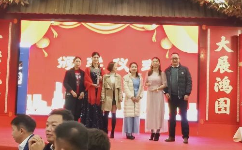 優(yōu)秀團(tuán)隊(duì)獎(jiǎng) 優(yōu)秀團(tuán)隊(duì)獎(jiǎng)