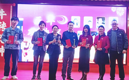 三年功勛獎(jiǎng) 三年功勛獎(jiǎng)