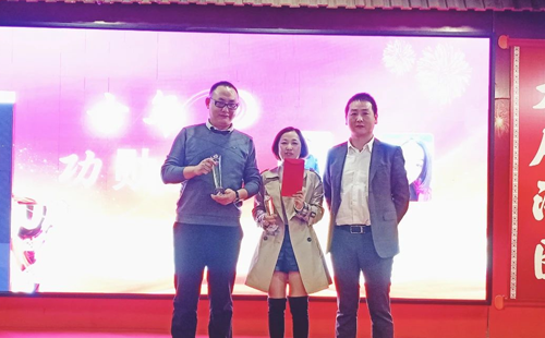 十年功勛獎(jiǎng) 十年功勛獎(jiǎng)