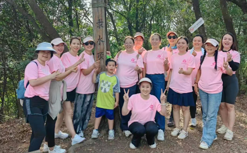 興千田集團女職工參加興富社區“健步新征程，巾幗綻芳華”徒步活動2